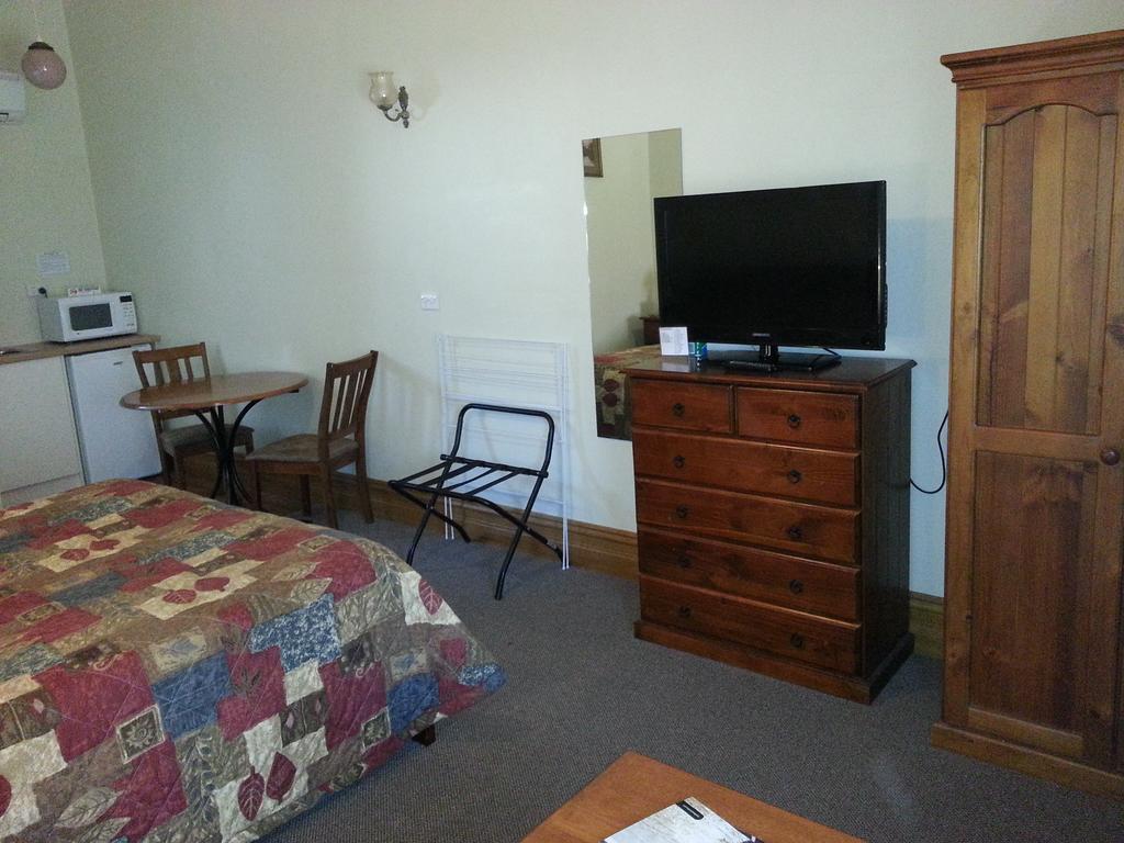 Sonbern Lodge Motel Уолару Стая снимка