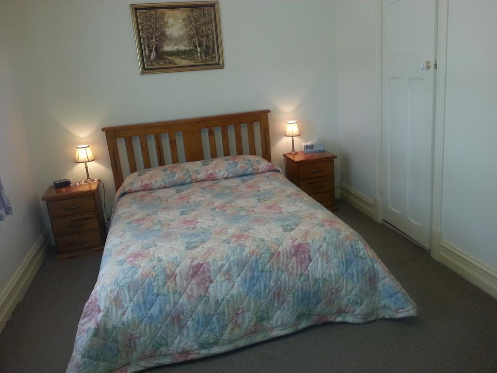 Sonbern Lodge Motel Уолару Екстериор снимка