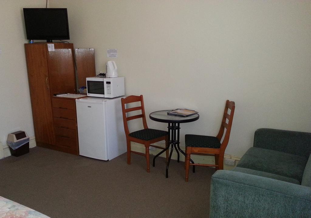 Sonbern Lodge Motel Уолару Стая снимка