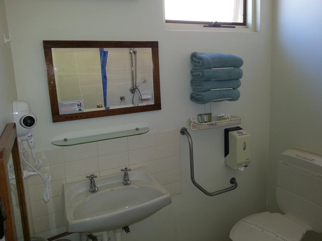 Sonbern Lodge Motel Уолару Стая снимка